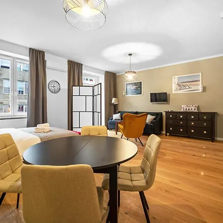 Piekna Yellow Apartment